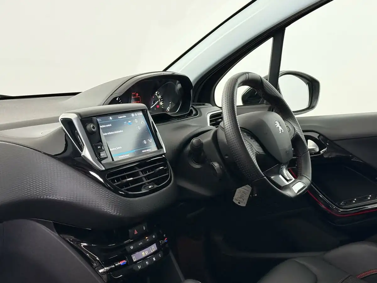 2018-peugeot-208-12-puretech-gt-line-eat6-big-16