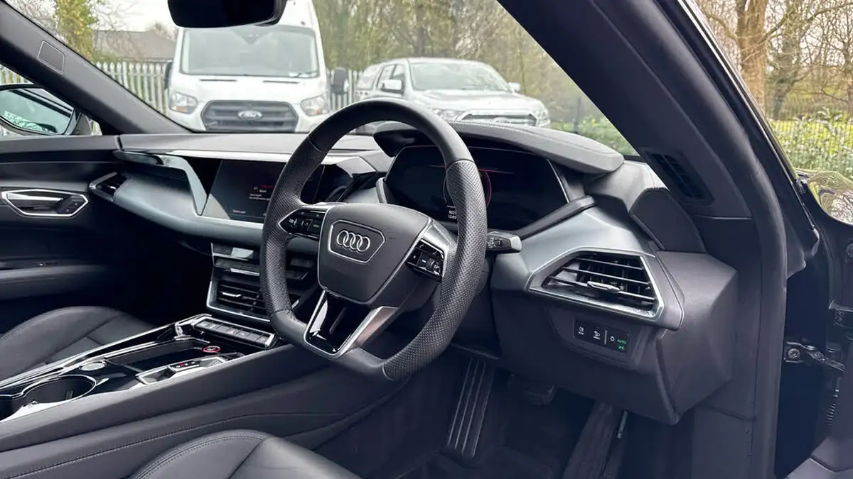 2023-audi-e-tron-gt-e-big-8