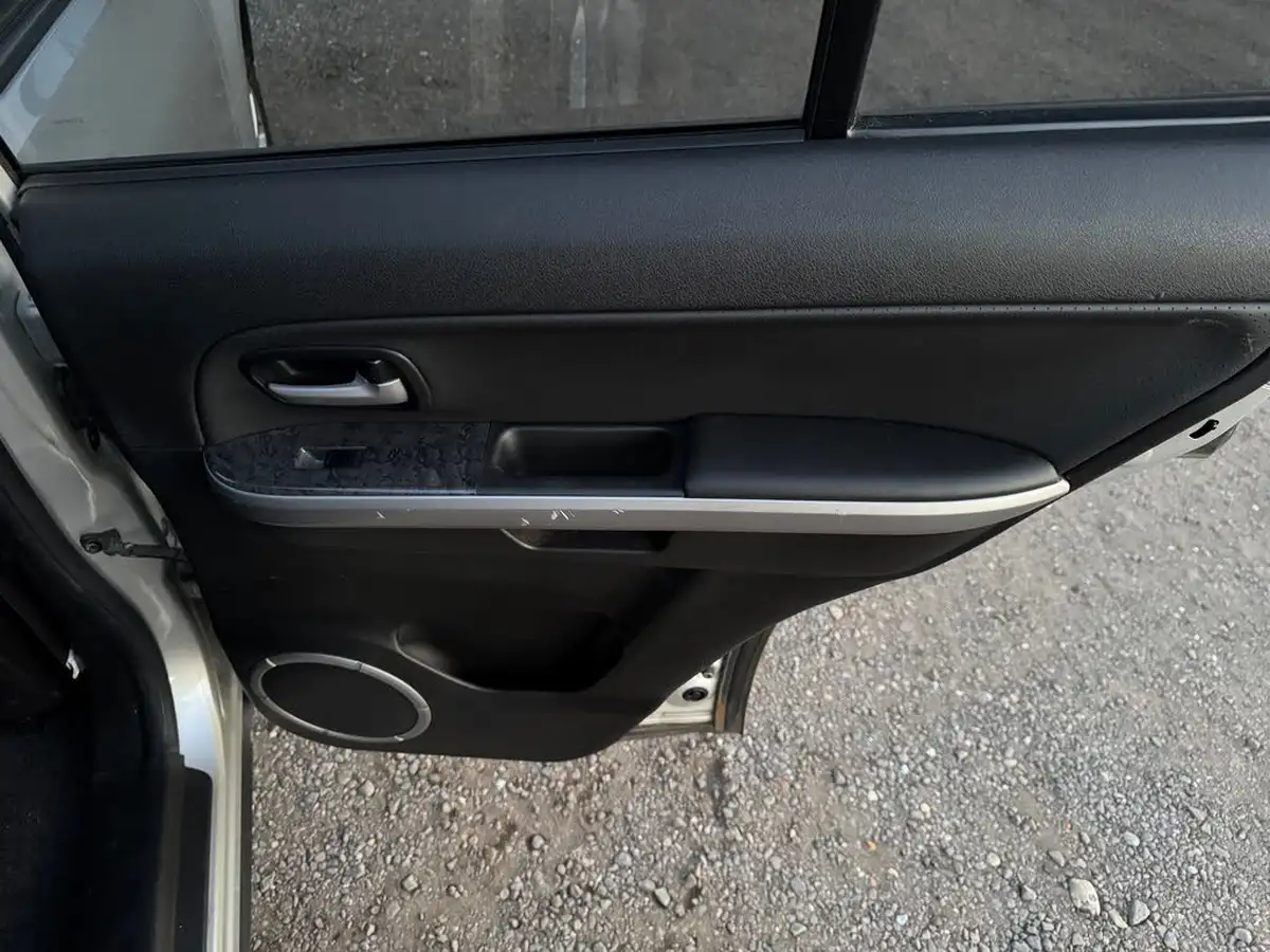 2010-suzuki-grand-vitara-big-18
