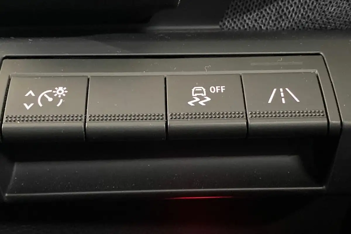 2023-renault-megane-e-tech-e-techno-big-39