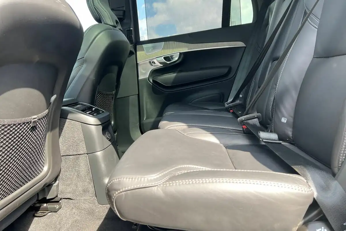 2024-volvo-xc90-20-t8-ultimate-dark-big-16