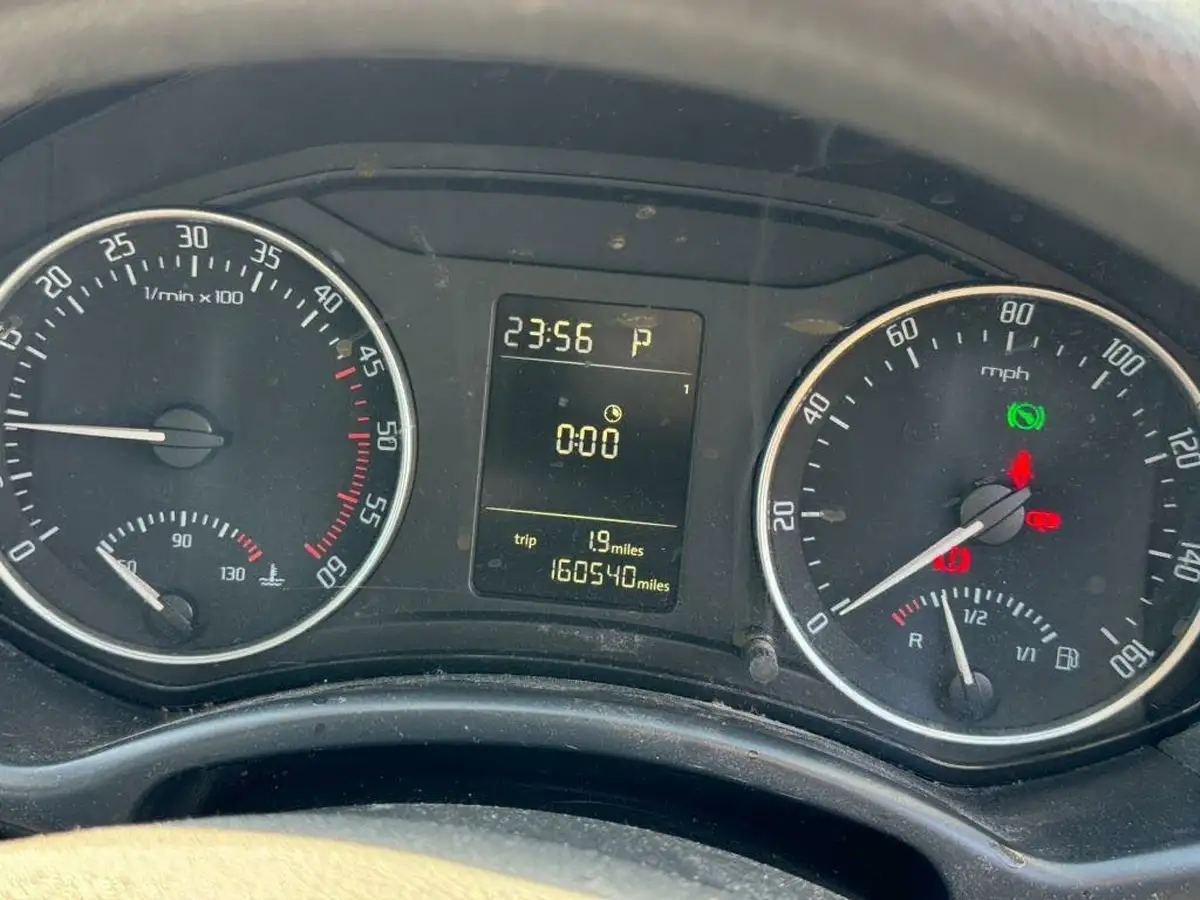 2010-skoda-octavia-19td-s-estate-dsg-big-13