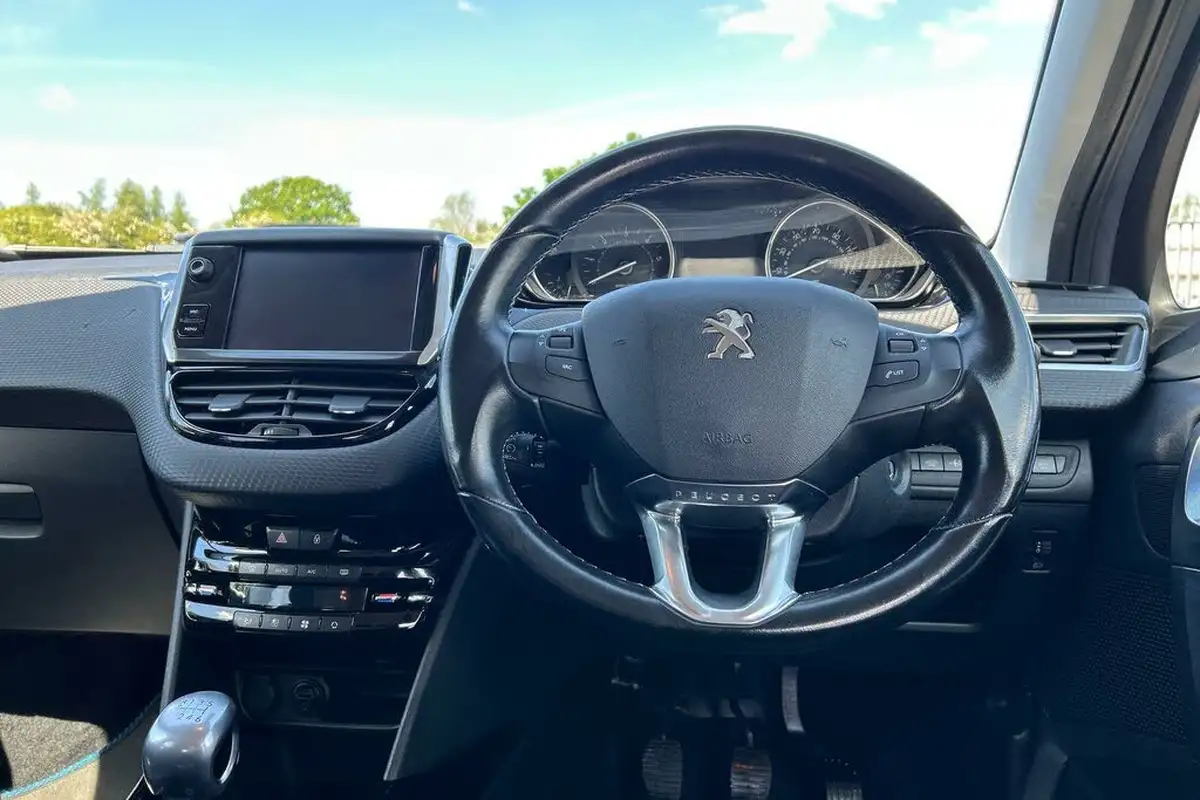 2017-peugeot-2008-suv-16bluehdi-allure-120bhp-ss-big-16