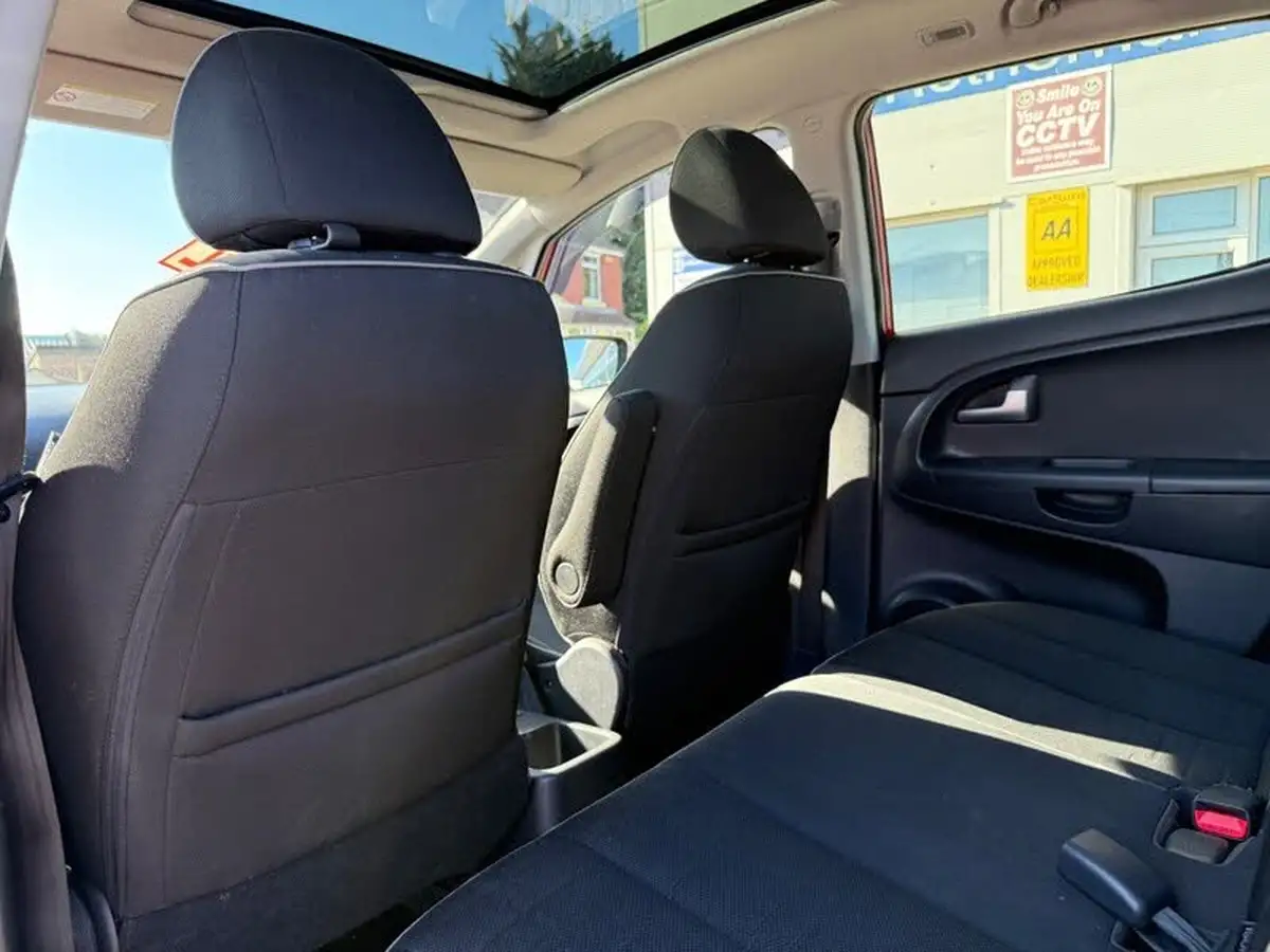 2010-kia-venga-14td-3-ecodynamics-big-13