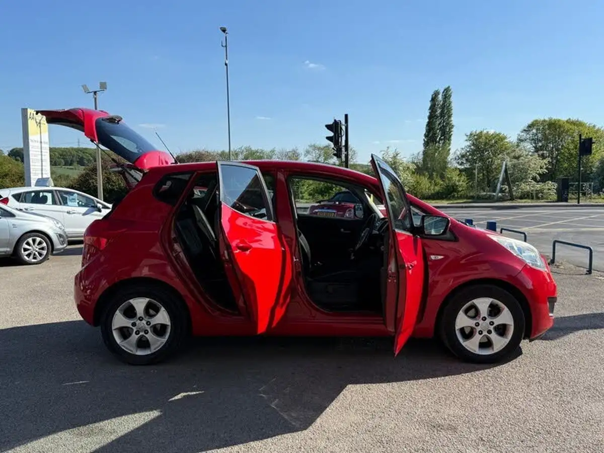 2010-kia-venga-14td-3-ecodynamics-big-9