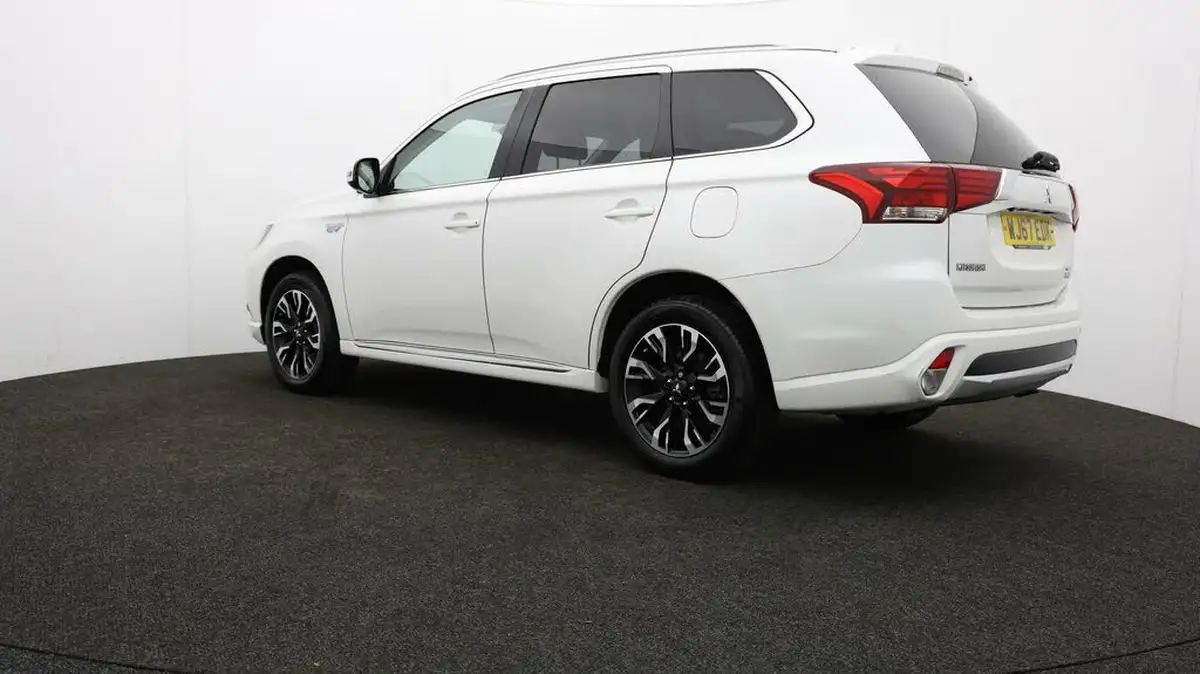 2017-mitsubishi-outlander-20-4h-phev-big-74