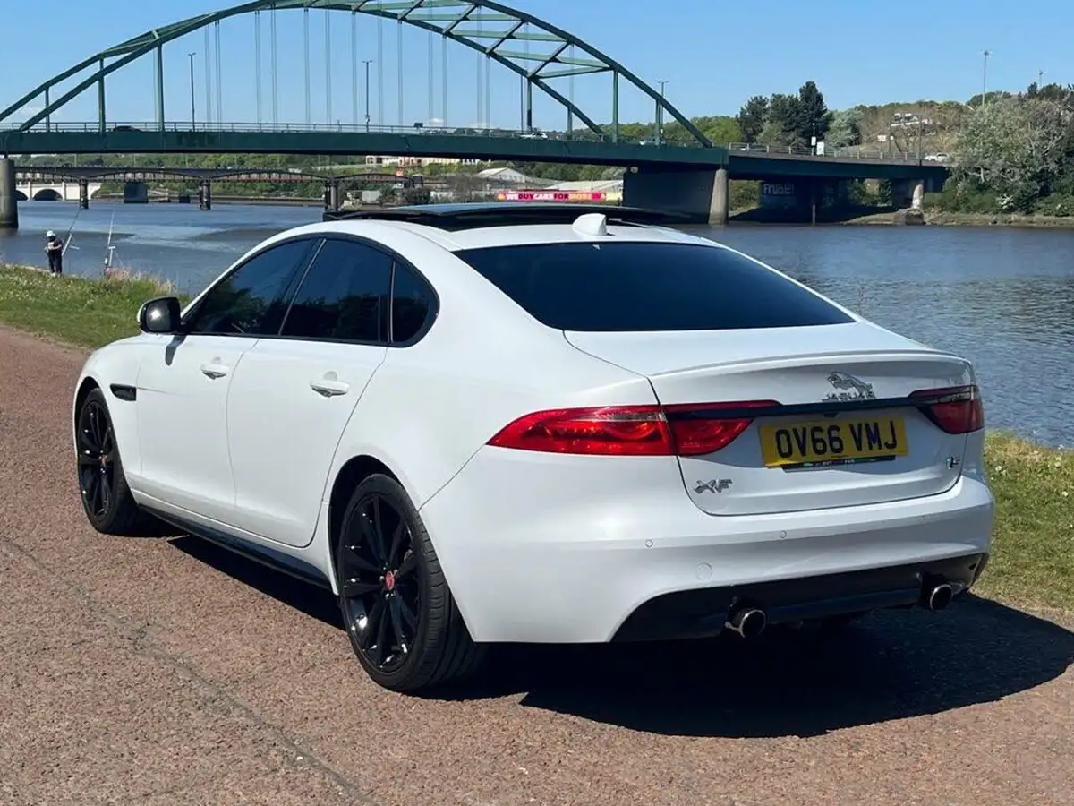 2016-jaguar-xf-30td-s-big-27