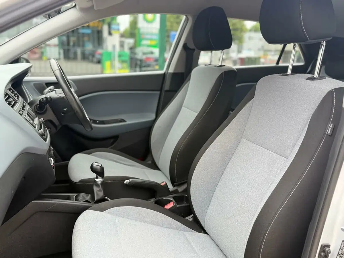 2016-hyundai-i20-12-blue-drive-se-hatchback-5d-big-24