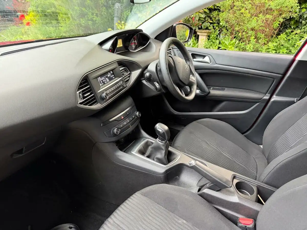 2018-peugeot-308-sw-big-2