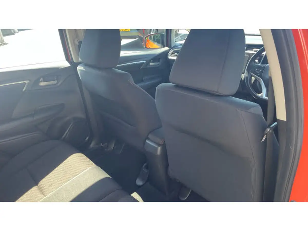 2018-honda-jazz-15-i-vtec-sport-navi-cvt-big-17