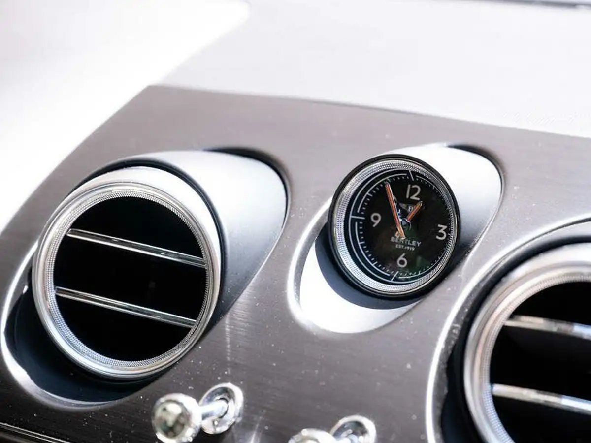 2016-bentley-bentayga-60-w12-big-42