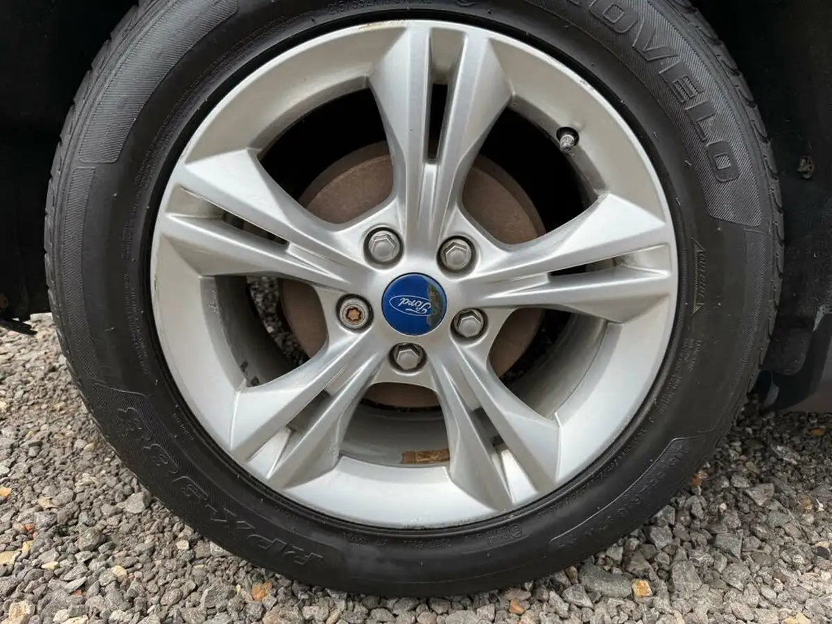 2012-ford-focus-16-zetec-ti-vct-125ps-hatchback-big-37