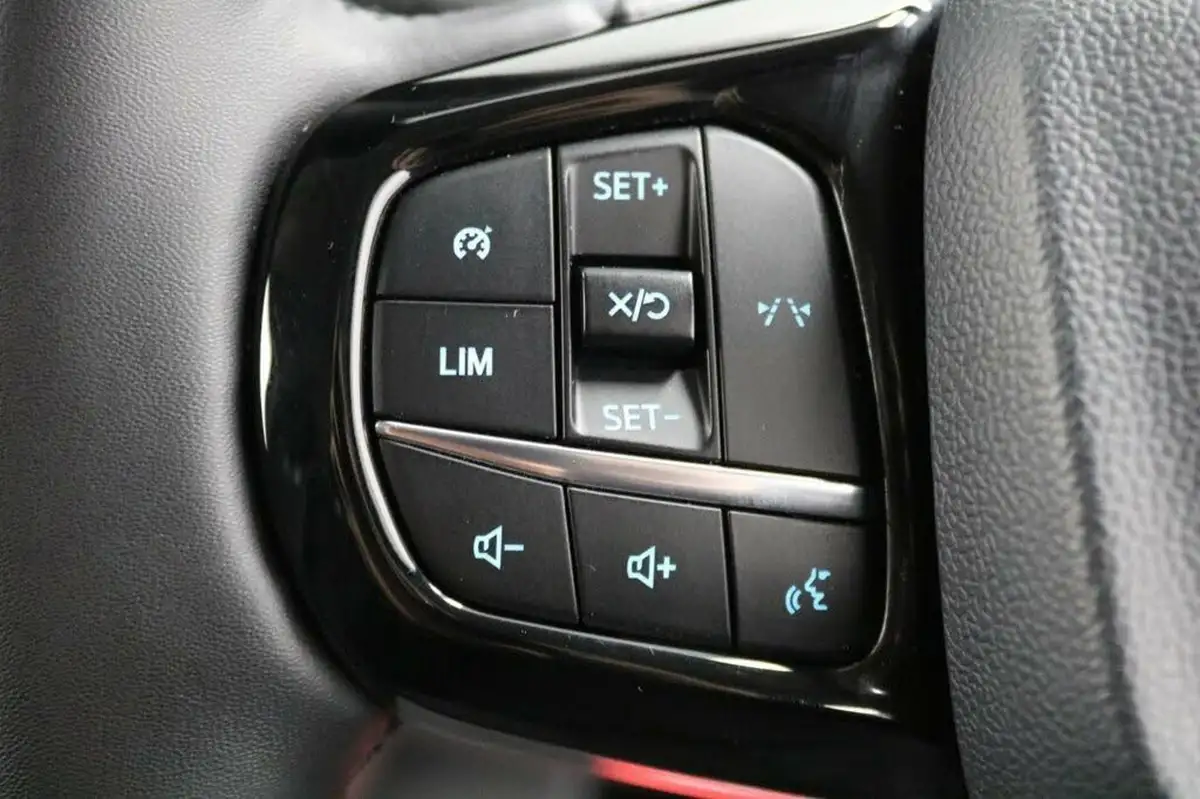 2023-ford-transit-custom-20tdci-320-l1h1-limited-136pseu6e-panel-van-1996cc-auto-big-33