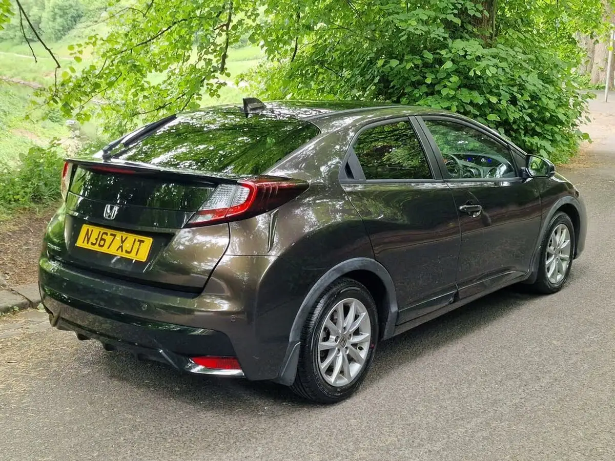 2017-honda-civic-16-i-dtec-sr-dasp-hatchback-big-10