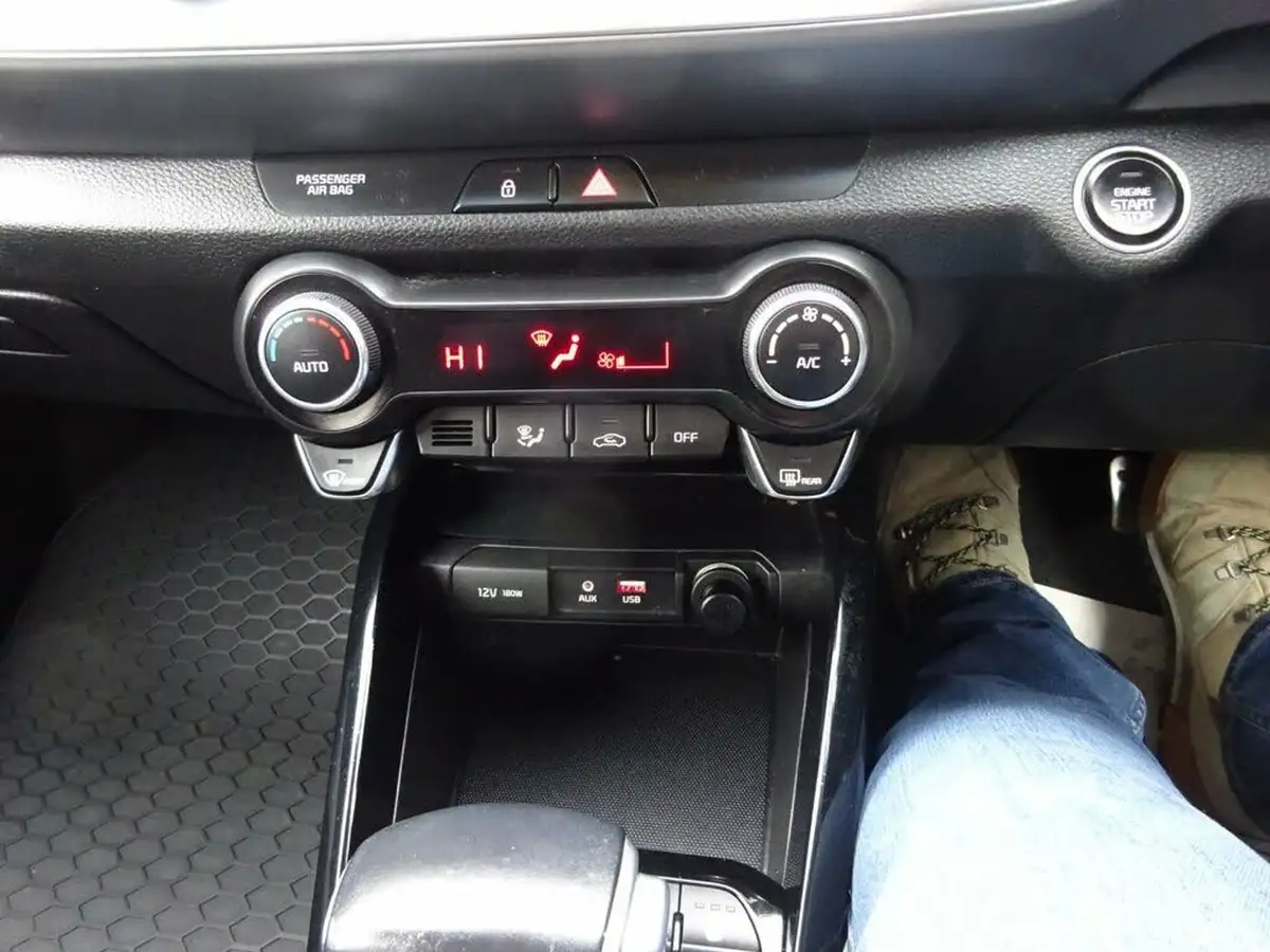 2020-kia-stonic-10-t-gdi-4-dct-big-22