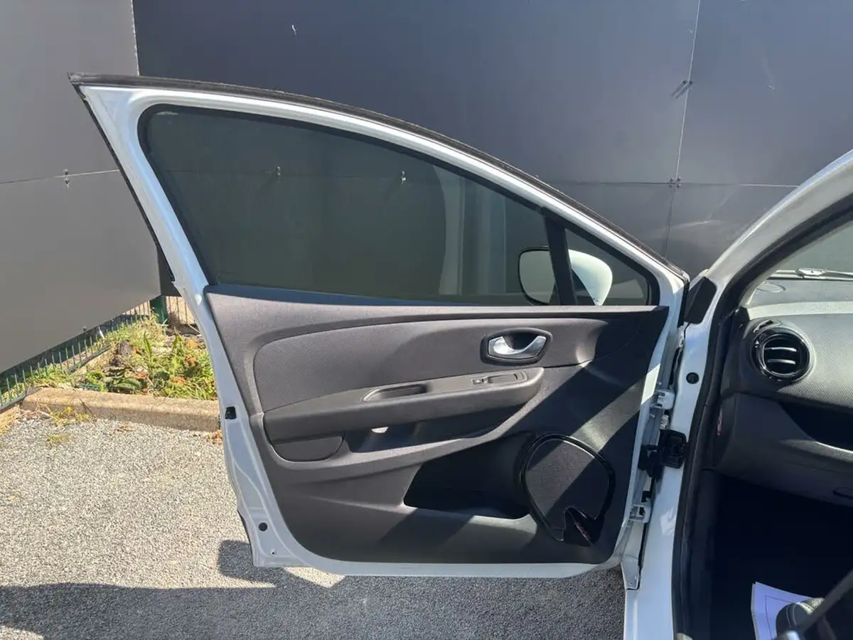 2018-renault-clio-09-tce-iconic-90ps-big-28