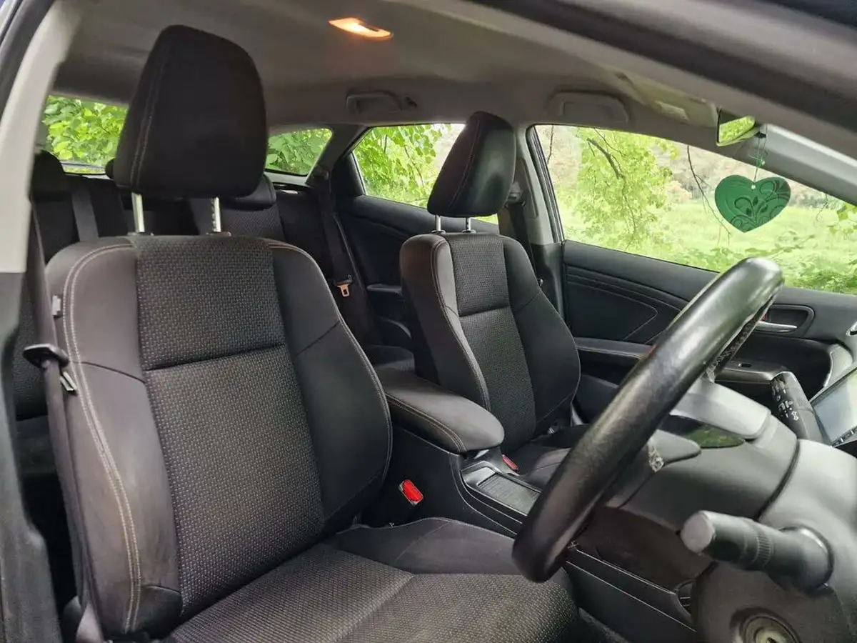 2016-honda-civic-16-i-dtec-se-plus-navi-tourer-big-4