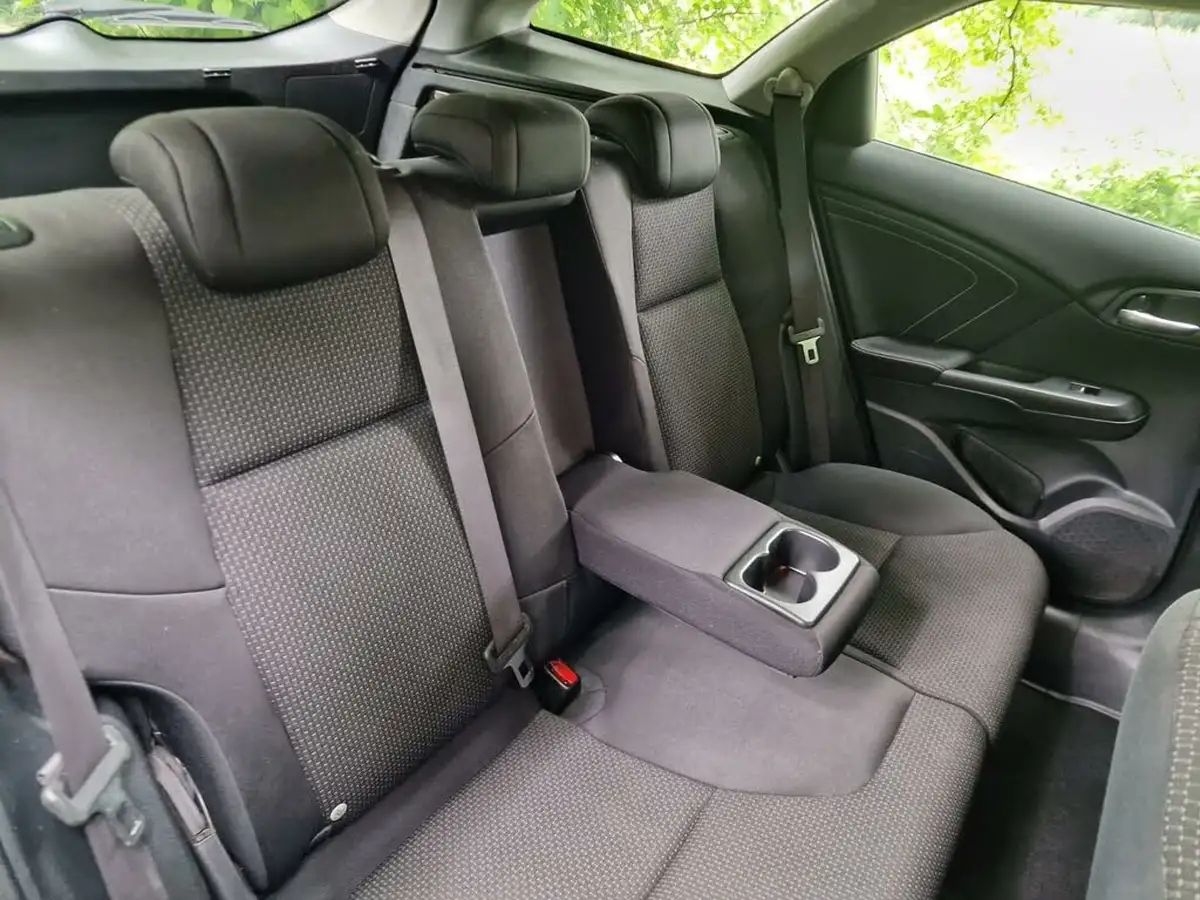 2016-honda-civic-16-i-dtec-se-plus-navi-tourer-big-28