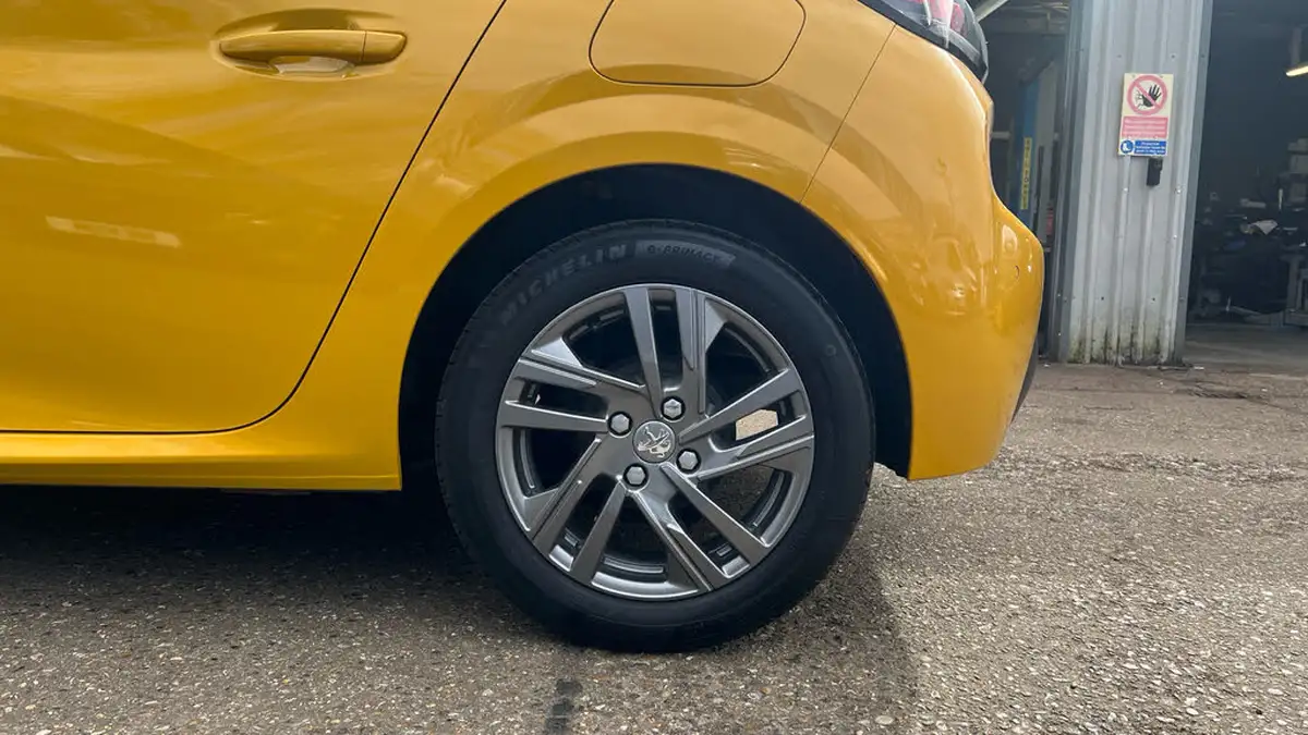 2022-peugeot-208-12-puretech-active-premium-75ps-big-14