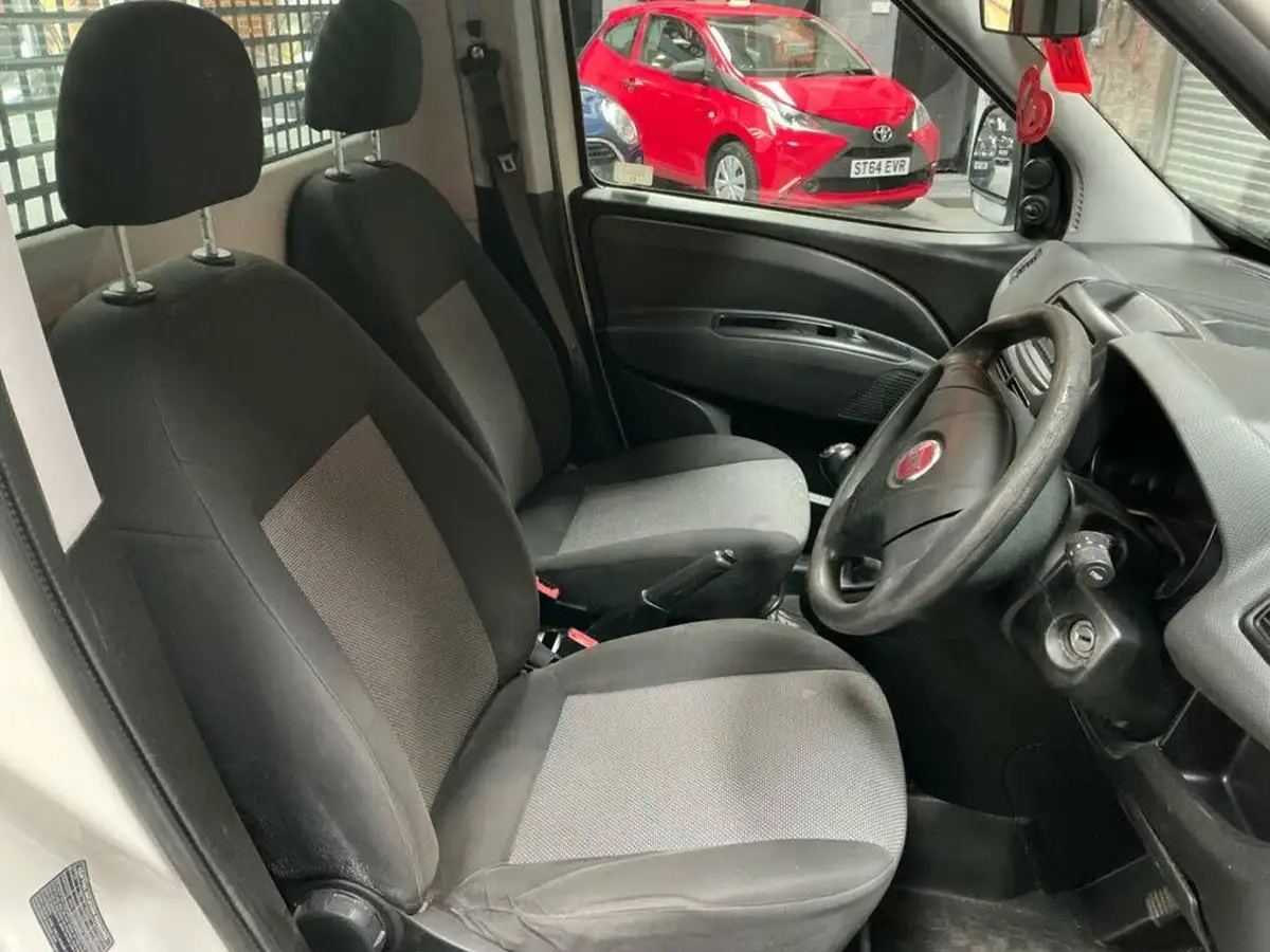 2012-fiat-doblo-big-11