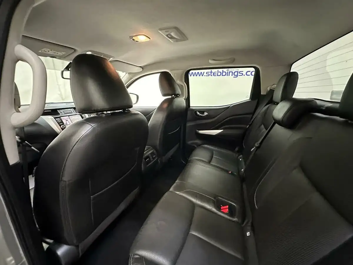 2019-nissan-navara-23dci-tt-tekna-8-navileather-auto-big-20
