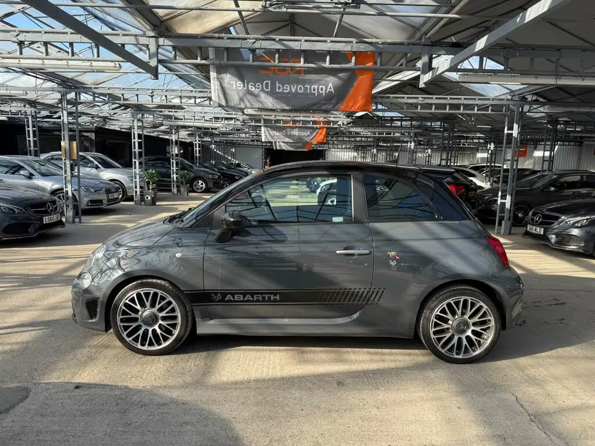 2017-abarth-595-14-tjet-big-12