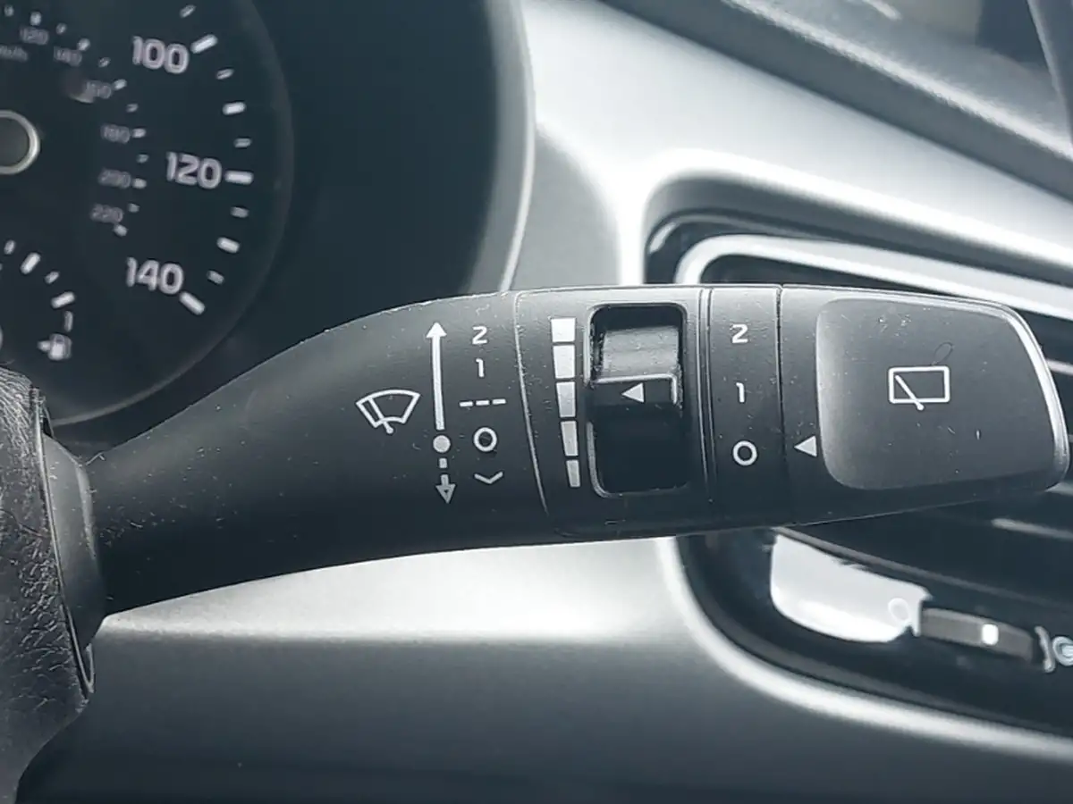 2022-kia-rio-10-t-gdi-2-big-16
