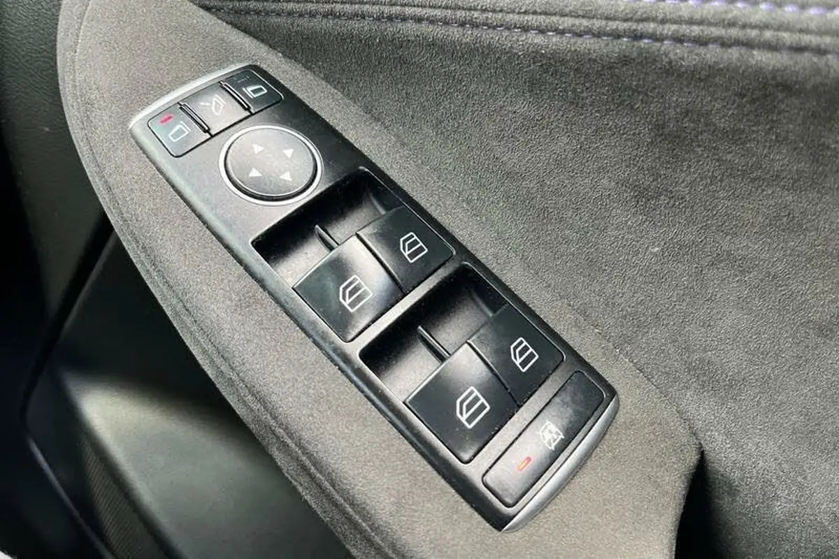 2018-infiniti-q30-20-sport-intouch-awd-auto-big-15