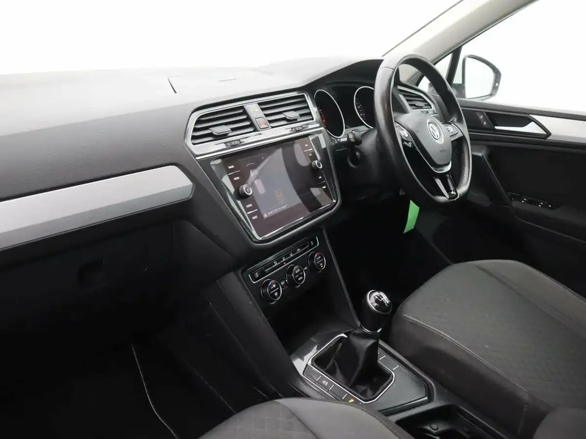 2019-volkswagen-tiguan-15-tsi-se-navigation-130ps-big-12