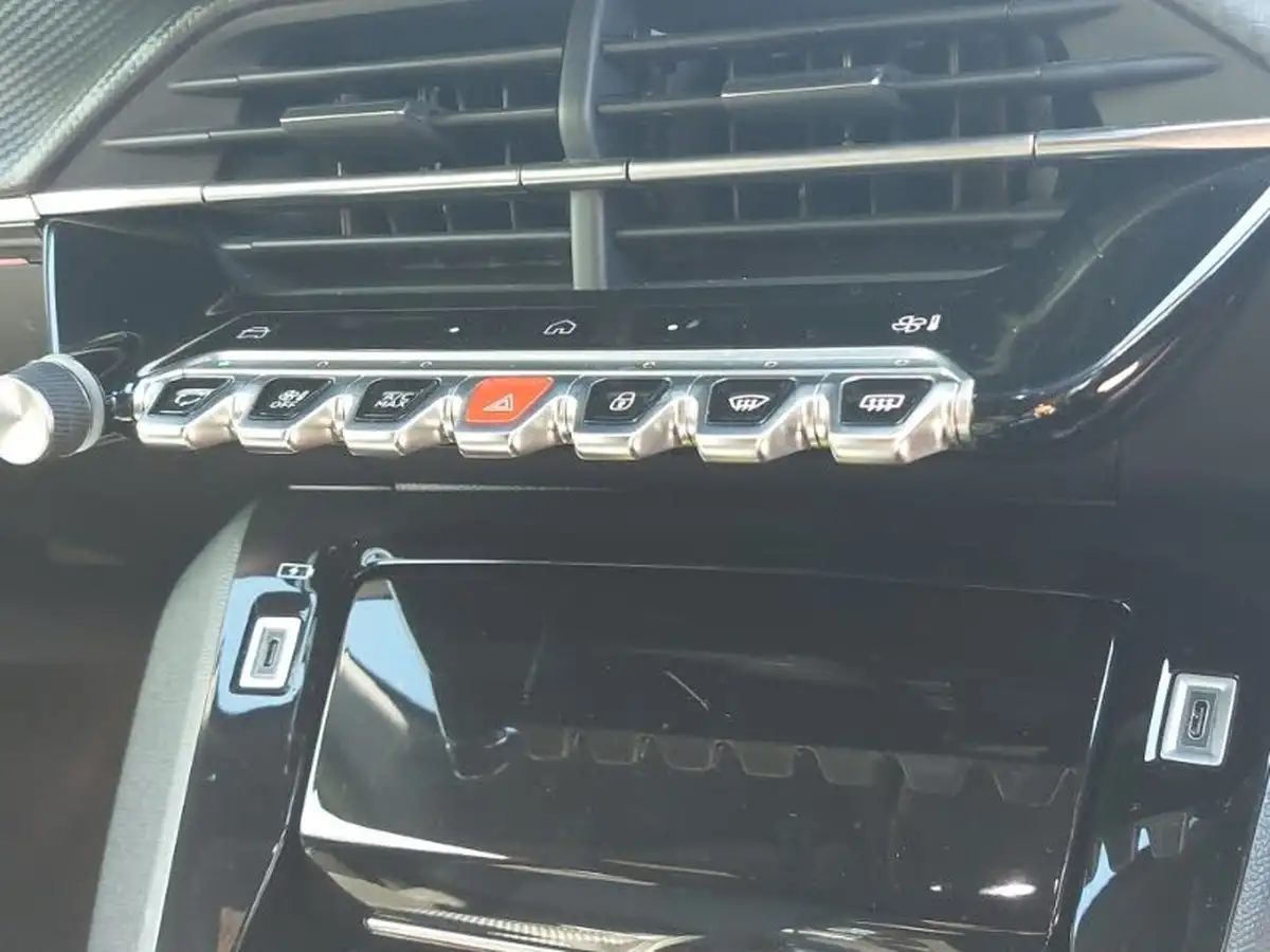 2024-peugeot-2008-suv-12-puretech-gt-130ps-eat8-big-16