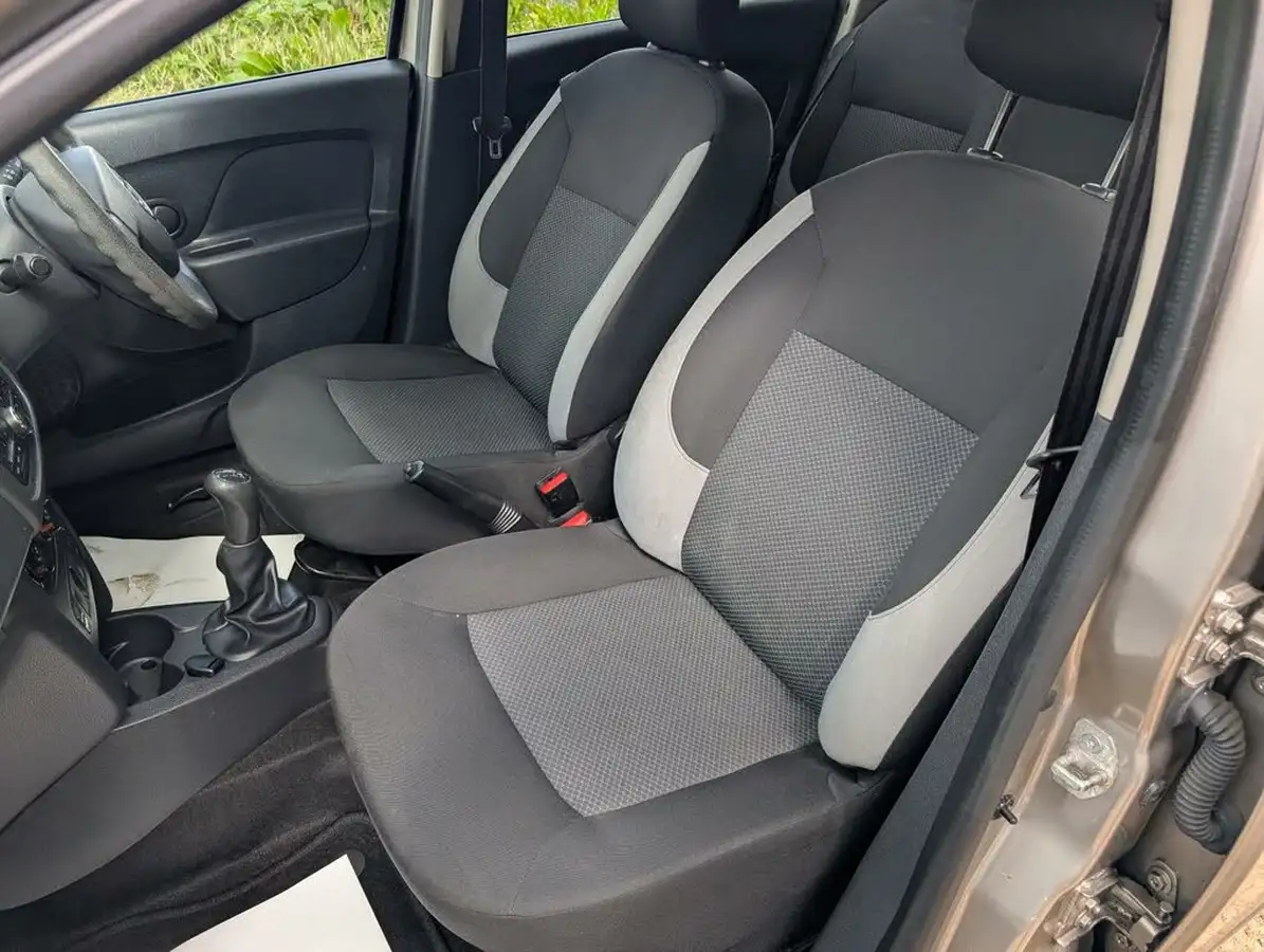 2015-dacia-sandero-12-ambiance-big-16