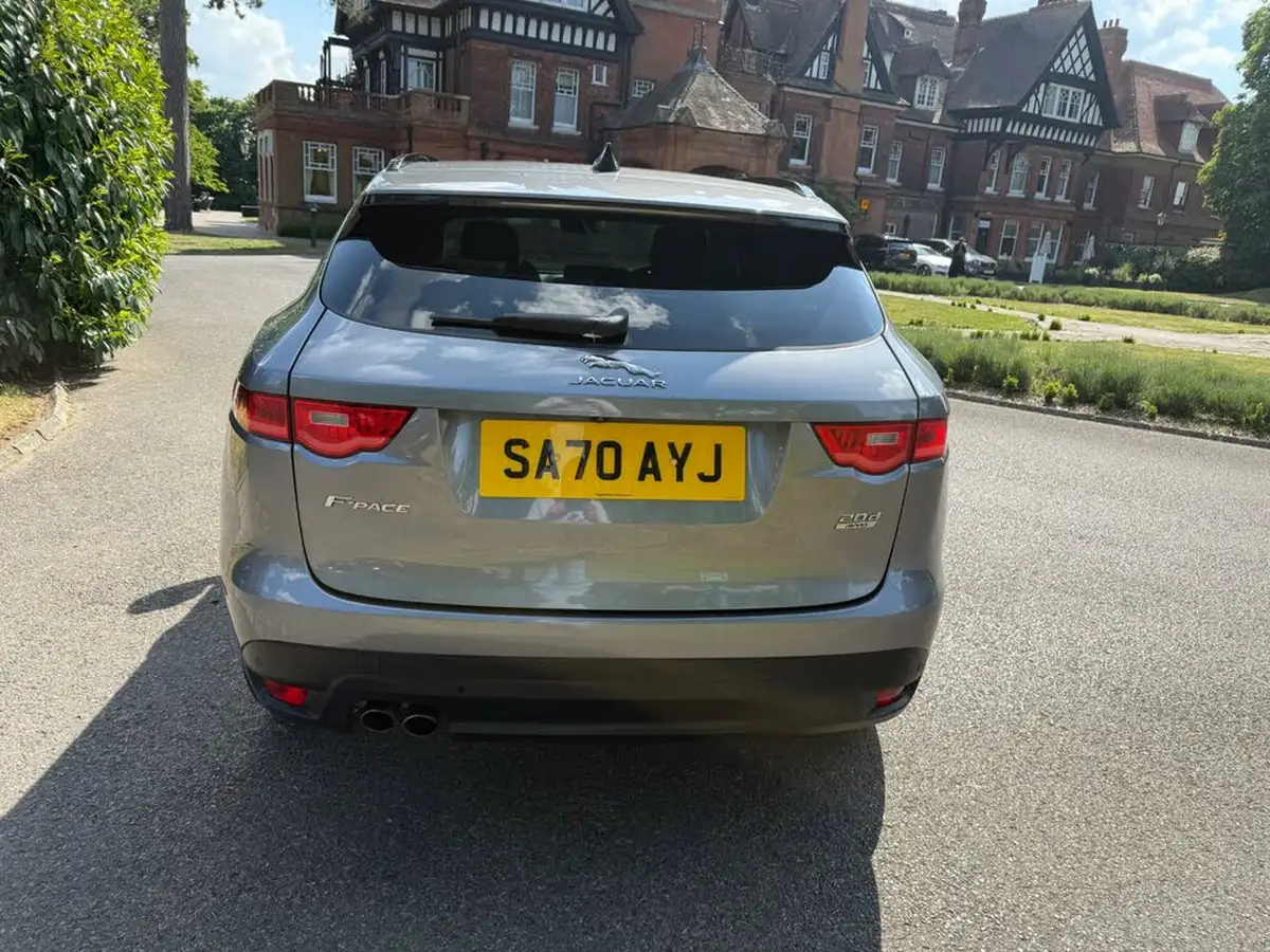 2020-jaguar-f-pace-20-i4d-chequered-flag-180ps-big-10