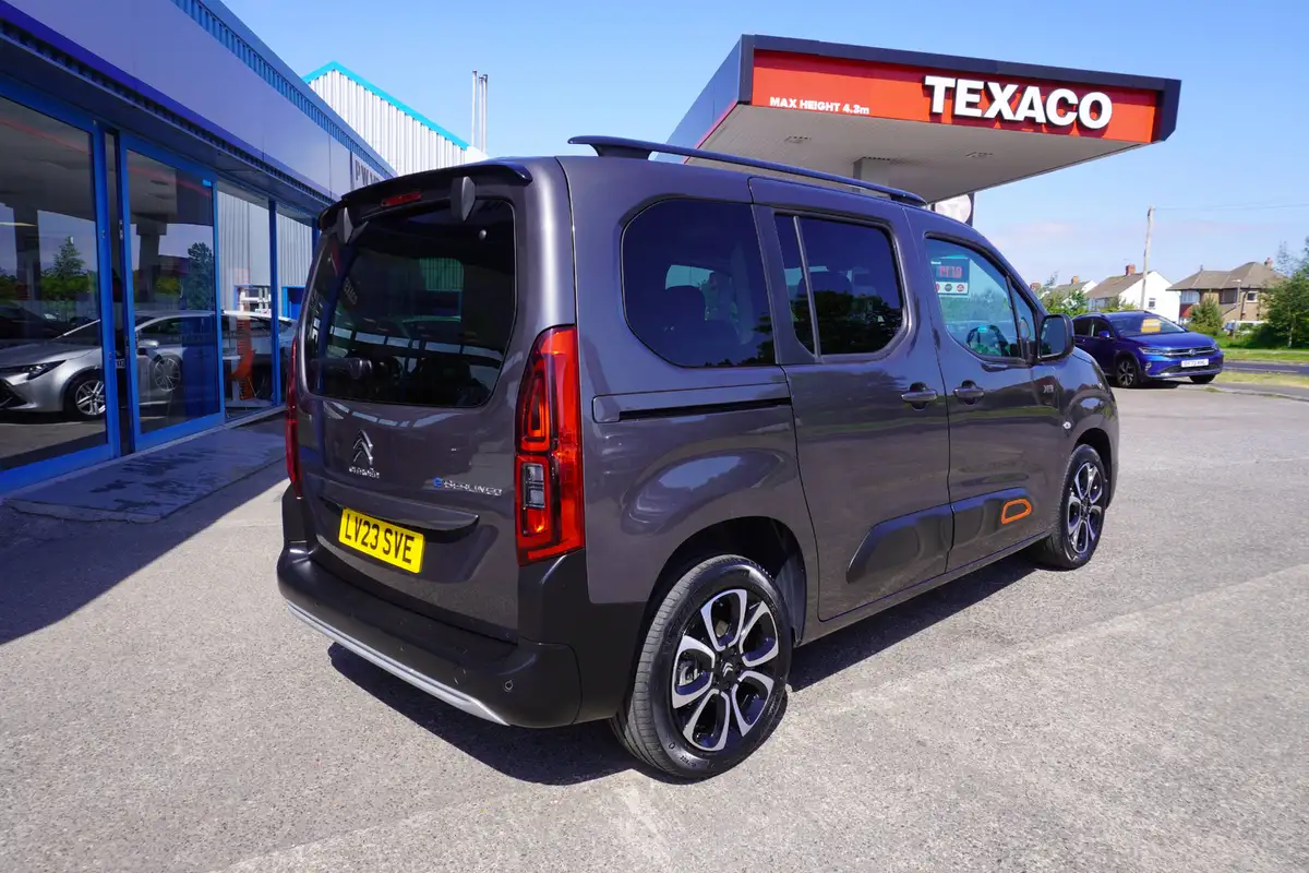 2023-citroen-berlingo-e-flair-xtr-m-size-big-2