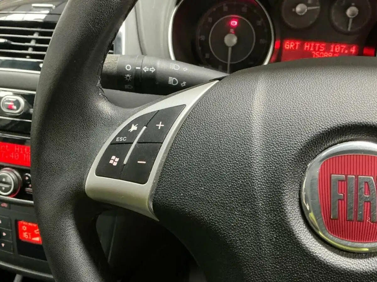 2013-fiat-punto-12-easy-no-ss-5d-big-11