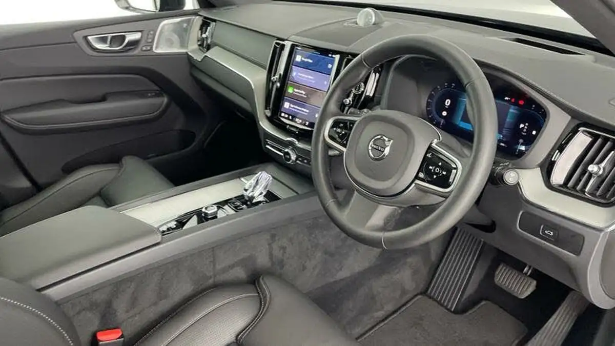 2024-volvo-xc60-20-b5-ultra-black-edition-big-5
