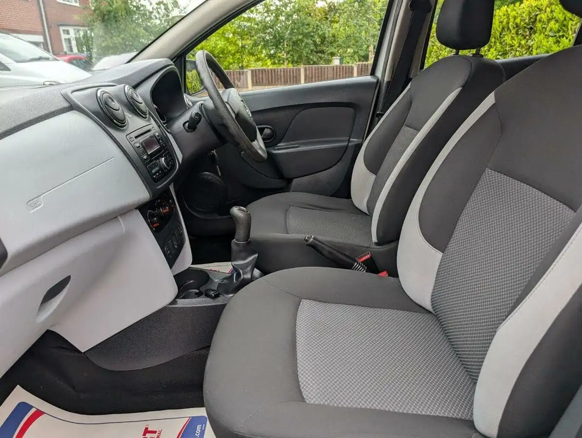 2014-dacia-sandero-12-ambiance-big-32