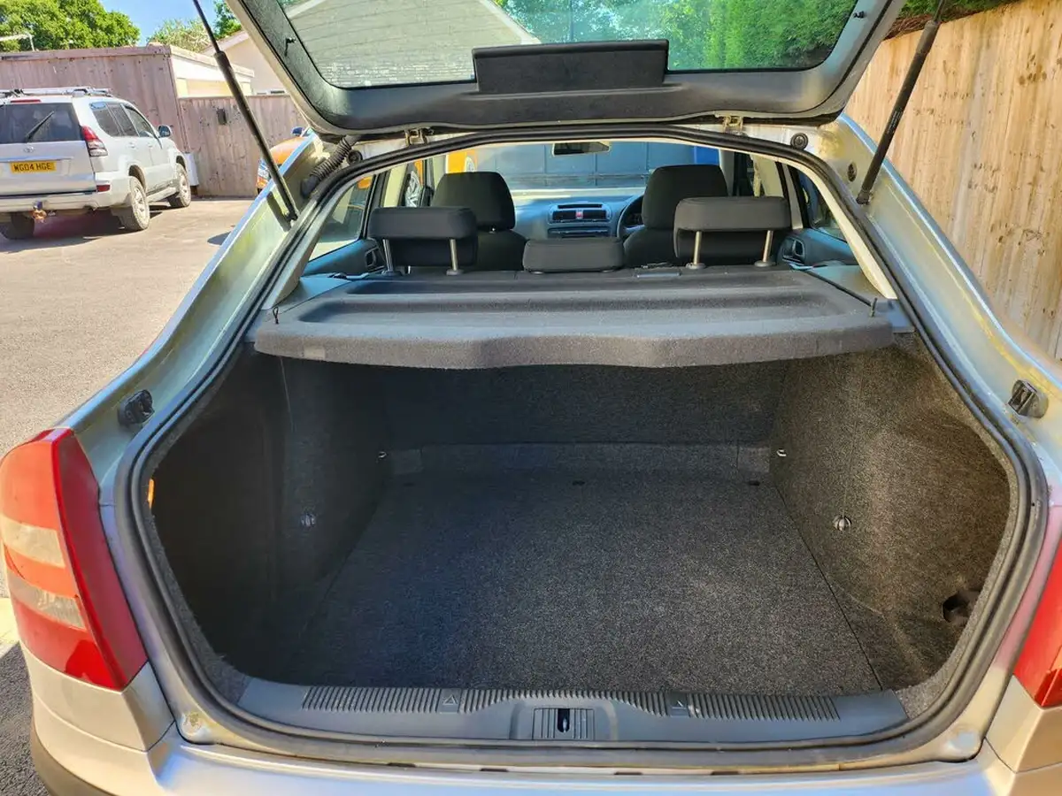 2009-skoda-octavia-19td-classic-pd-hatchback-big-6