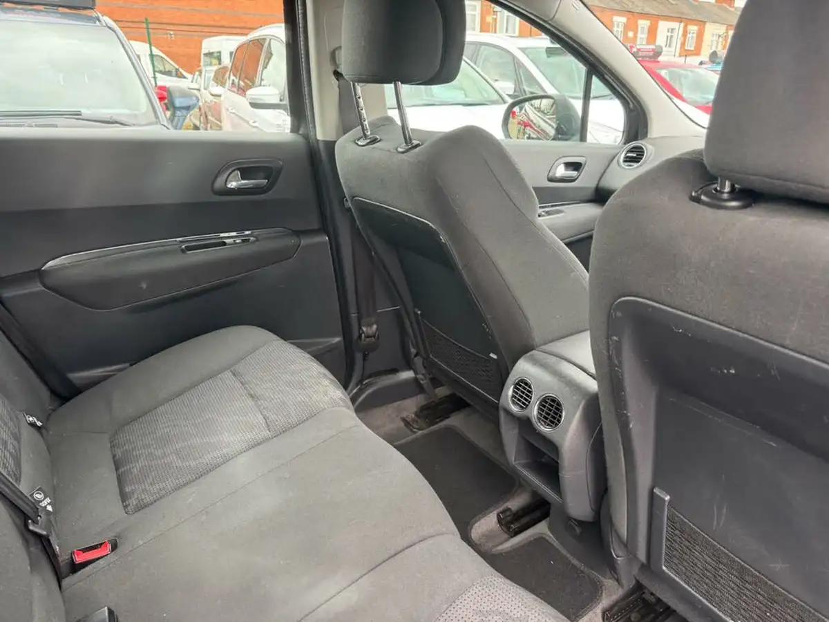 2013-peugeot-3008-crossover-16e-hdi-active-115bhp-fap-big-15
