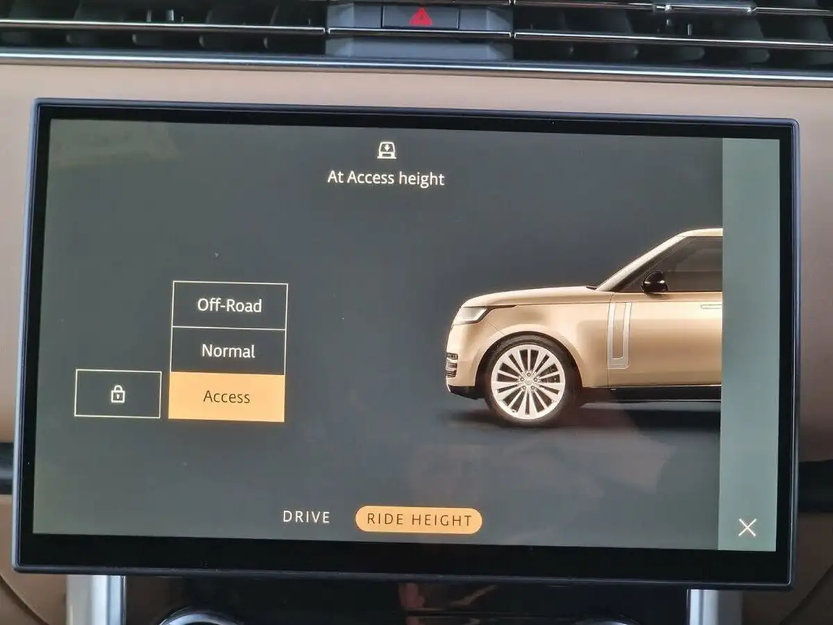 2023-land-rover-range-rover-30-p400-hse-big-31