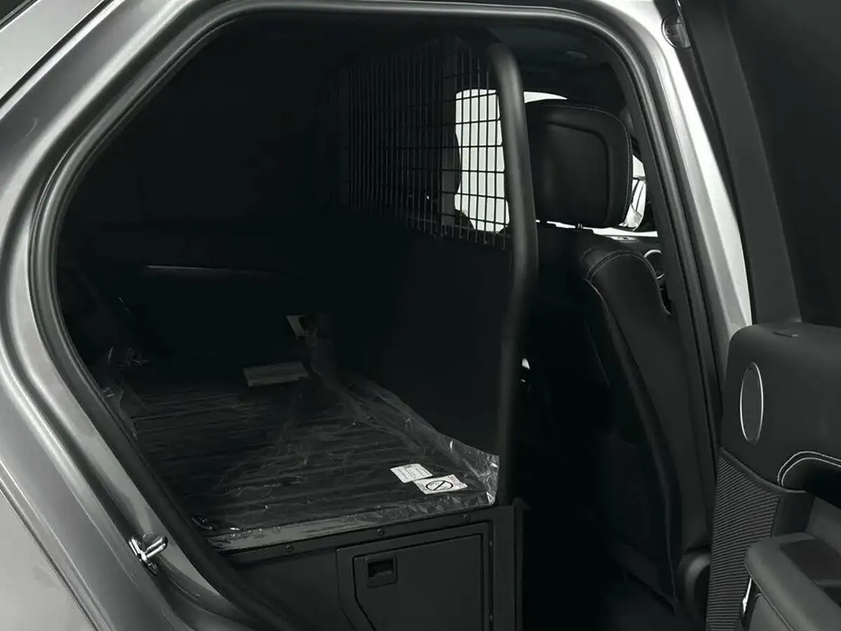 2025-land-rover-discovery-30-d350-commercial-se-big-34