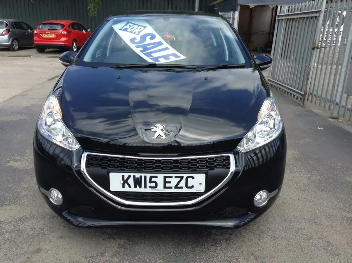 2015-peugeot-208-12-puretech-active-5d-big-1