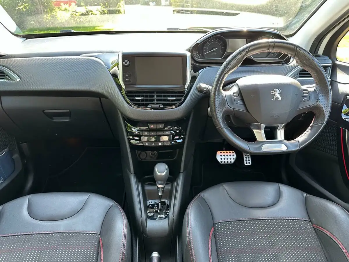 2017-peugeot-208-12-puretech-gt-line-5d-eat6-big-21