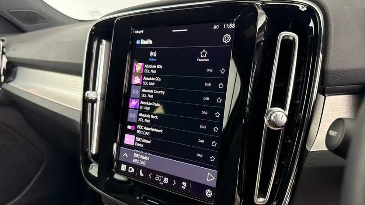 2022-volvo-xc40-20-b4-plus-awd-big-12
