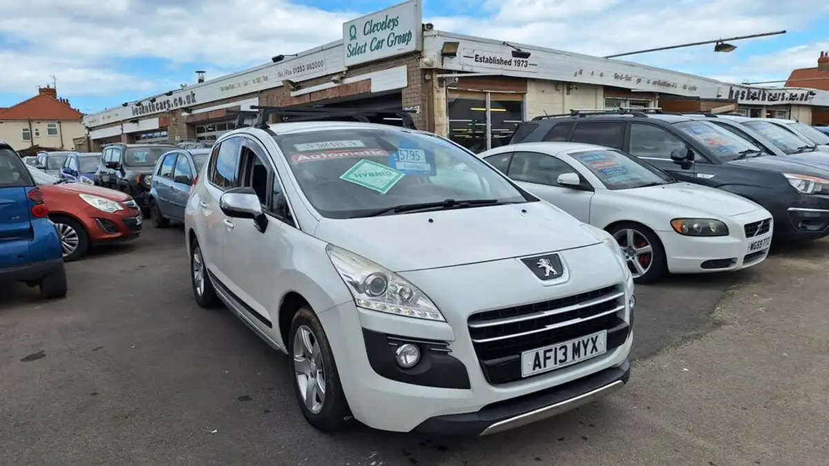 2013-peugeot-3008-crossover-20e-hdi-hybrid4-sr-big-2