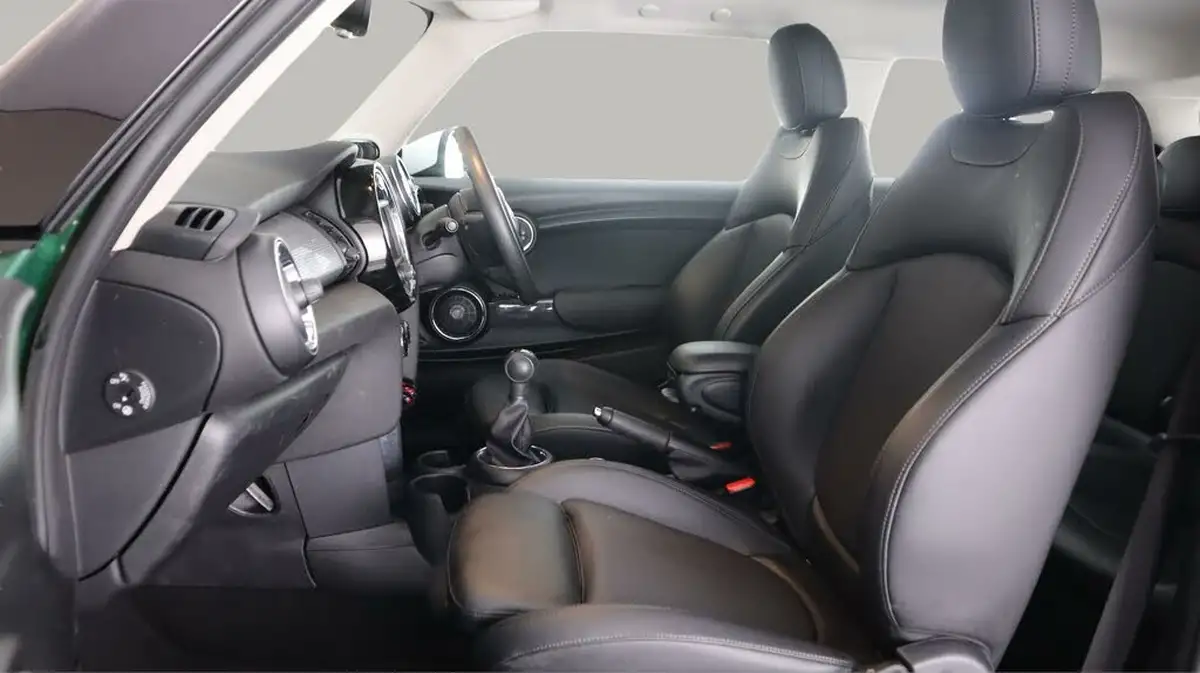 2019-mini-cooper-15-cooper-classic-hatchback-3d-big-13