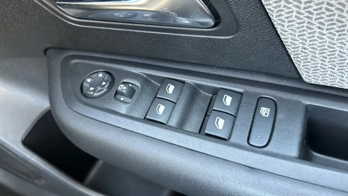 2022-citroen-c4-12-puretech-shine-plus-155ps-big-21
