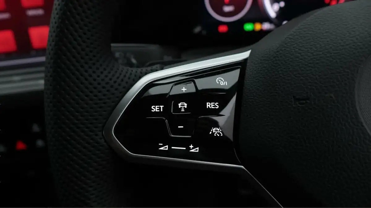 2022-volkswagen-golf-20-tsi-gti-dsg-big-25