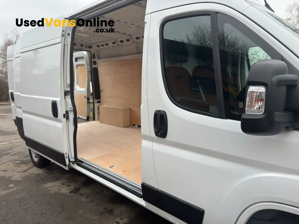 2024-citroen-relay-22bluehdi-35-l3h2-enterprise-edition-panel-big-25