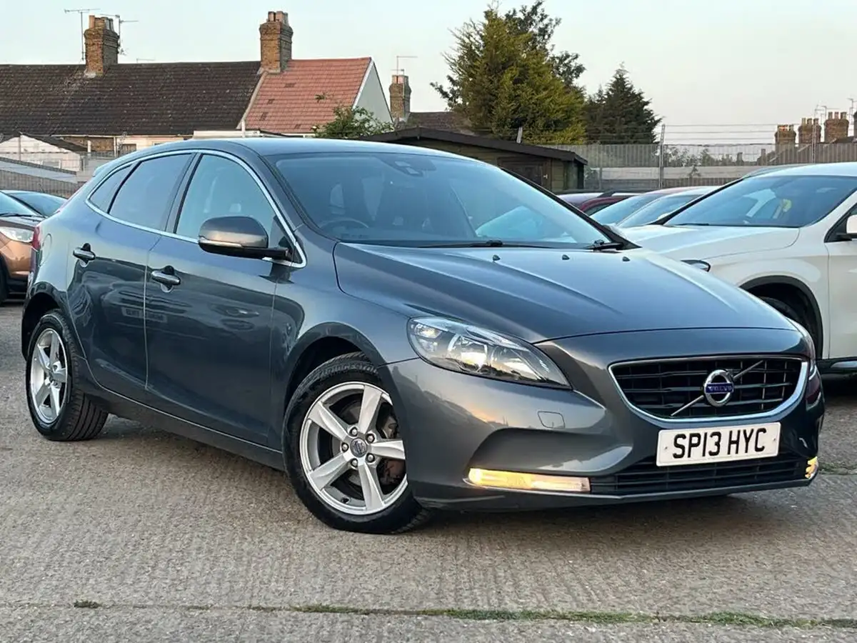 2013-volvo-v40-16td-d2-se-ss-big-0