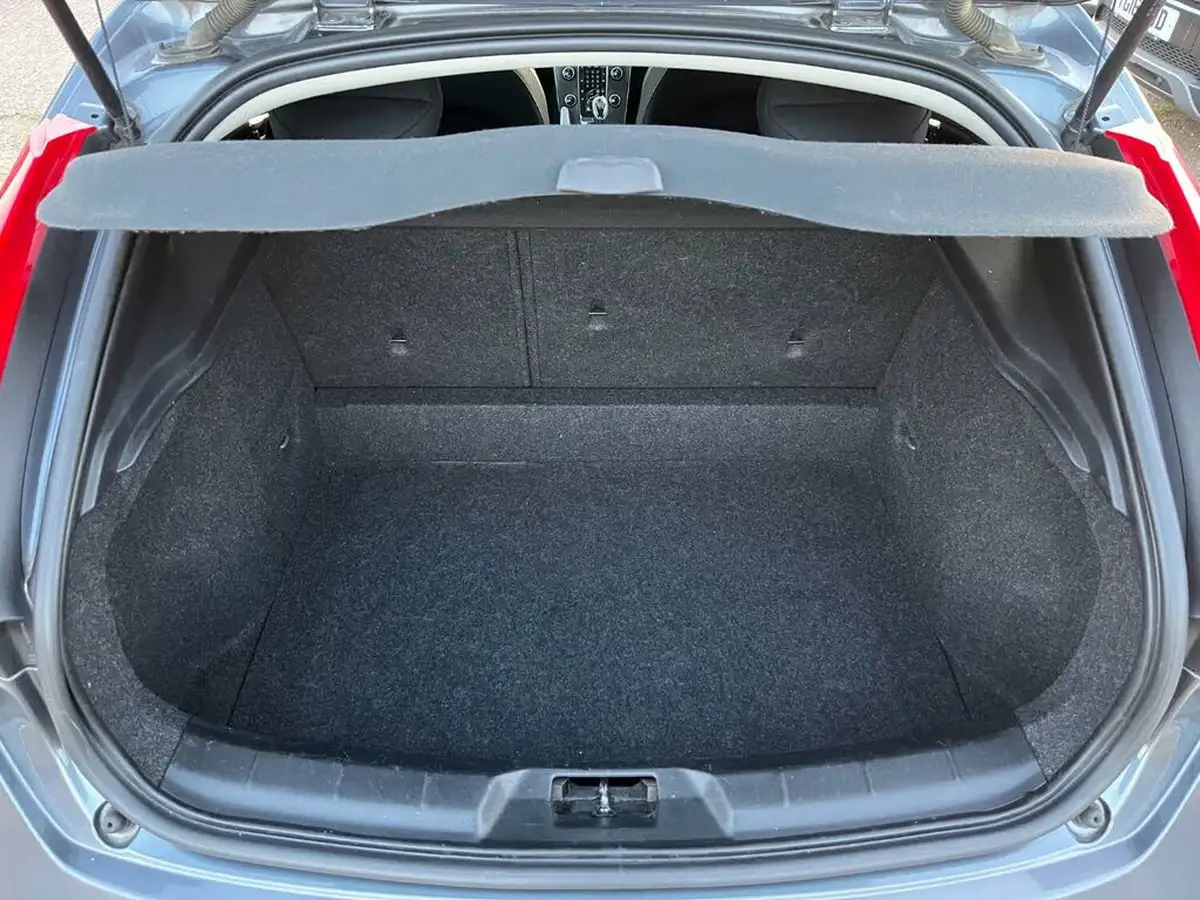 2013-volvo-v40-16td-d2-se-ss-big-24